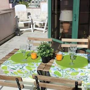  Apartamento Espacoso Apartamento Junto Ao Metro